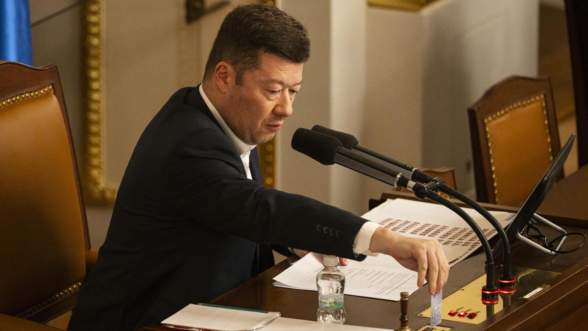 Okamura nezískal všechny hlasy nové koalice. Volilo ho 107 poslanců